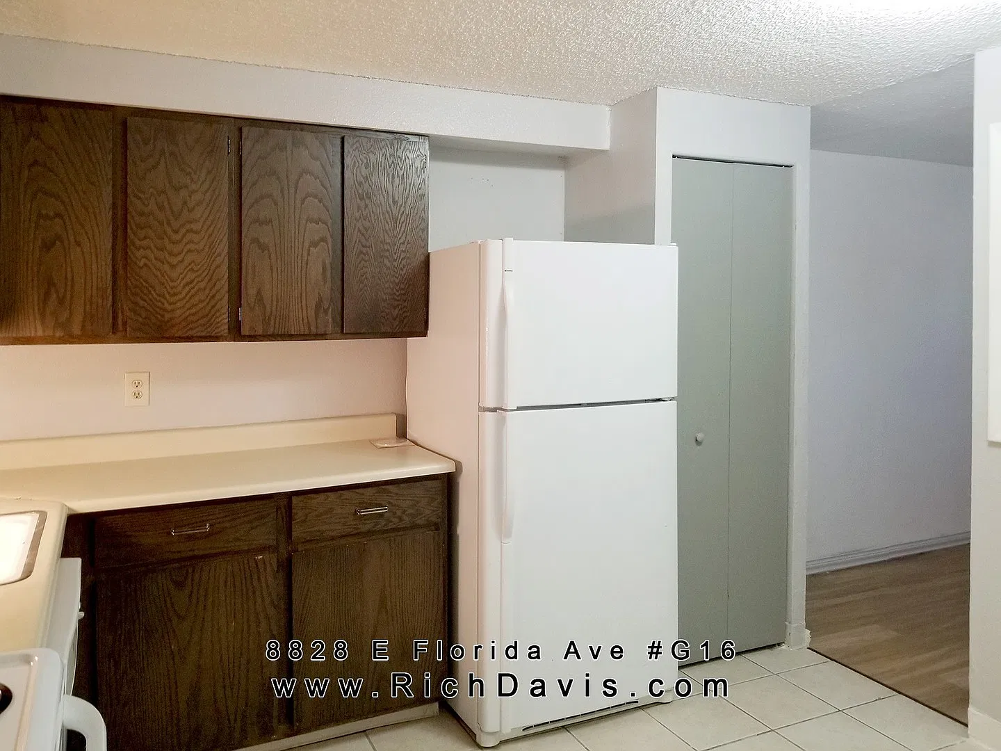 Great location off Leetsdale/Parker and Florida with lots of amenities such as pool, hot tub, clu... — Photo 3