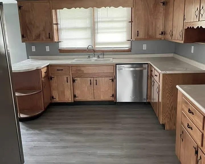 98 N Main St — Photo 3