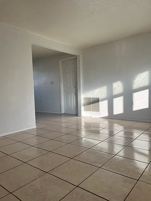 2 bed, 825 sqft, $1,445 — Photo 2
