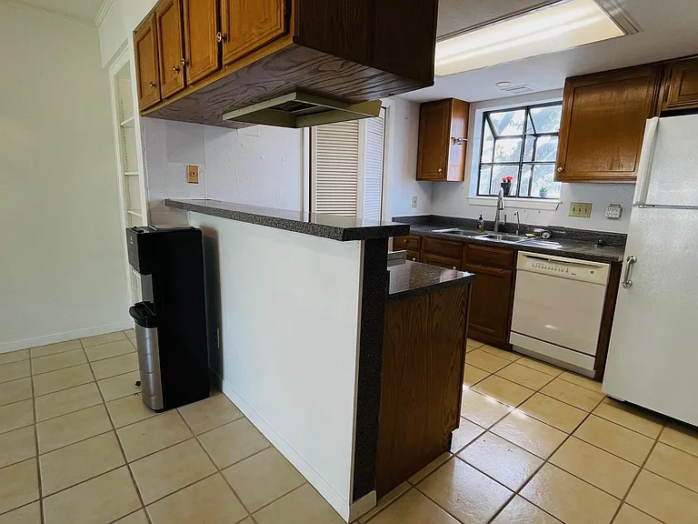 1510 W North Loop Blvd #822 — Photo 2