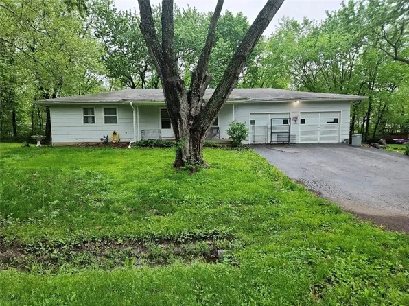 302 N 3rd Ter, Trimble, MO 64492
