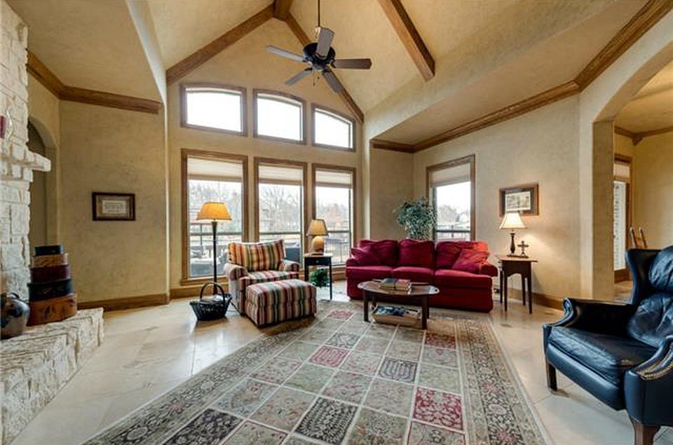 1st image of 214 Saint Andrews Dr E