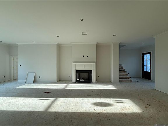 4th image of 3962 Waterbury Ave