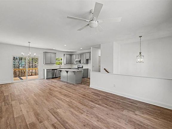 3rd image of 46 Dogwood St NE