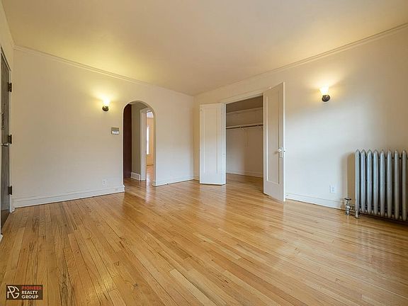 2nd image of 2100 W Ainslie St #21022W