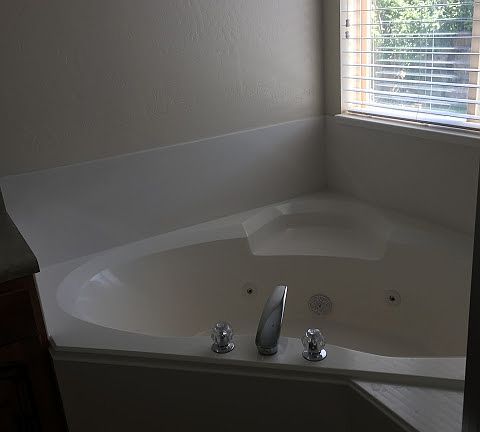 Master Jetted Tub