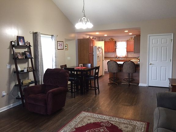 4th image of 808 Poplar Cove Dr
