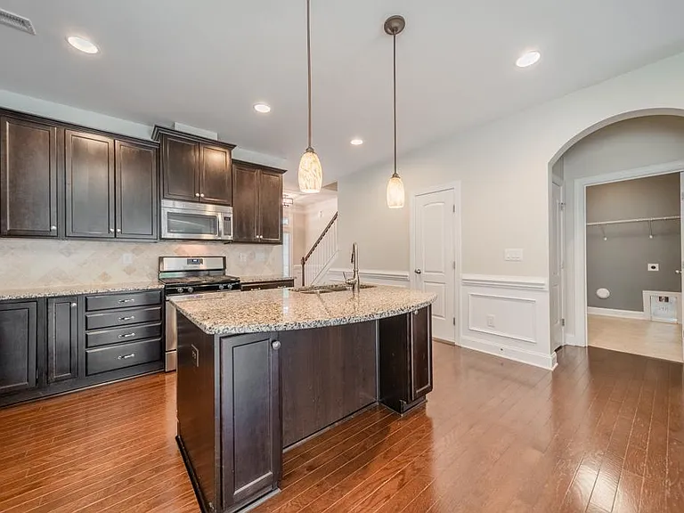 1105 Saratoga Blvd — Photo 2