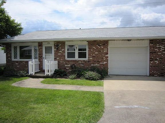 3rd image of 1715 Olive Ct