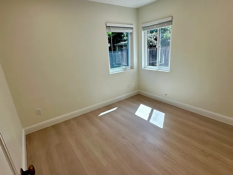 435 Branch St — Photo 10