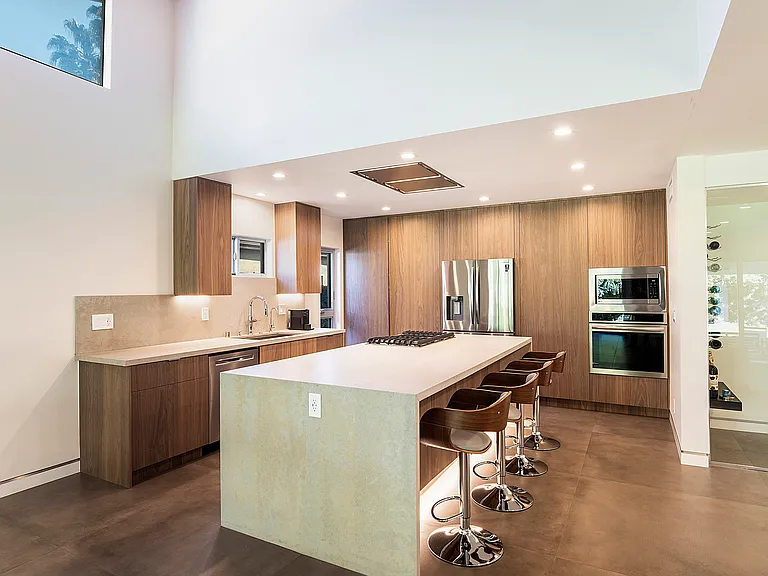 6561 Lasaine Ave — Photo 19