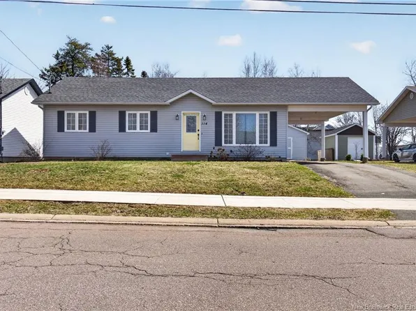 114 Dolbeau St, Dieppe, NB E1A 6V6