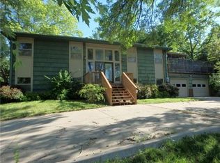 1020 Crestline Dr, Lawrence, KS 66049