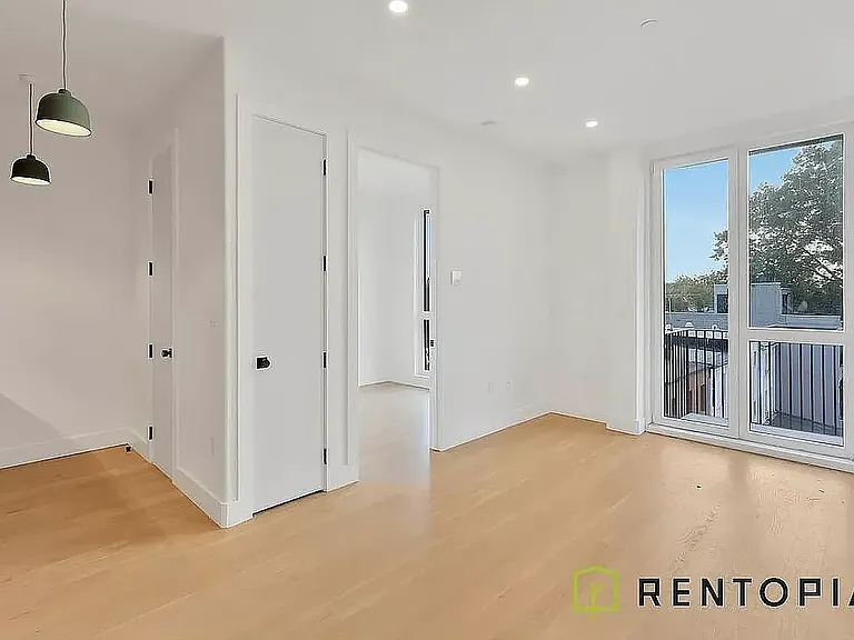 426 Tompkins Ave #3F — Photo 1