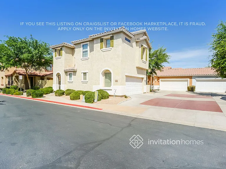 864 E Devon Rd — Photo 2