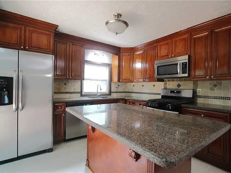 3310 Chastain Xing — Photo 2