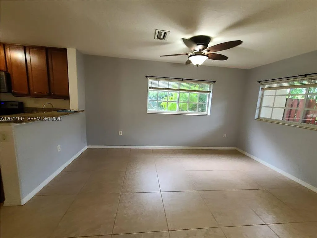 3 bed, 2.5 bath, 1565 sqft, $2,699 — Photo 2