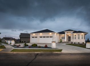 5231 Boulder Ridge Rd, Bismarck, ND 58503