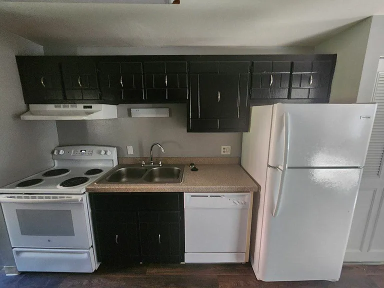 Crestview Apartments — Photo 21