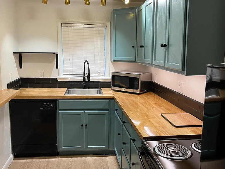 2515 N Harvey Ave #9 — Photo 8
