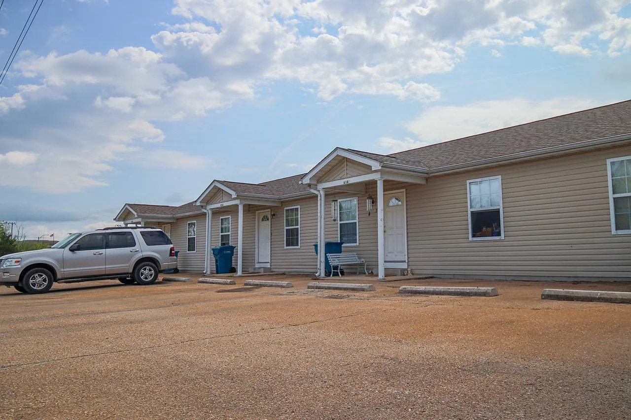 634 Veterans Dr - B — Photo 4