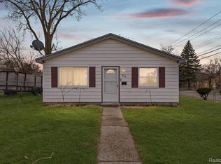 825 Robinwood St, Pontiac, MI 48340
