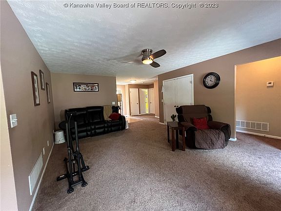 5th image of 8 Woodland Hts