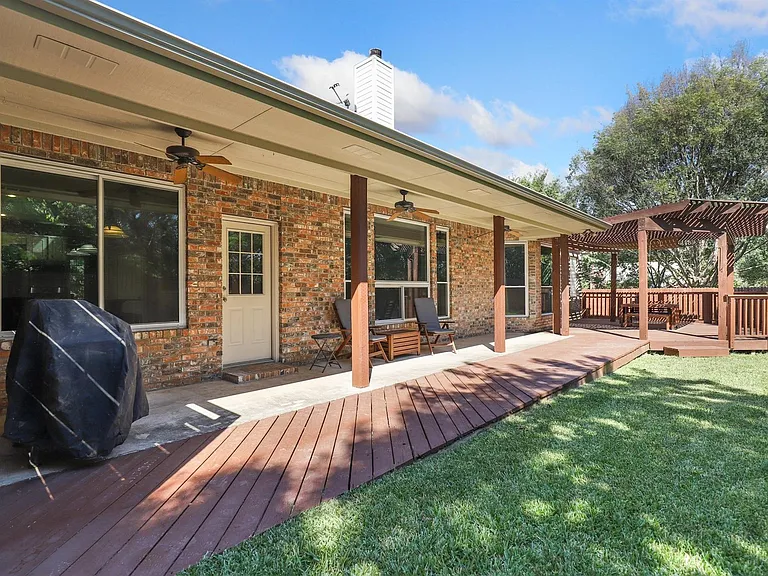 18121 Whitewater Cv — Photo 33