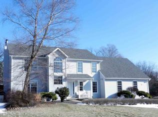 4715 Heatherstone Rd, Bettendorf, IA 52722