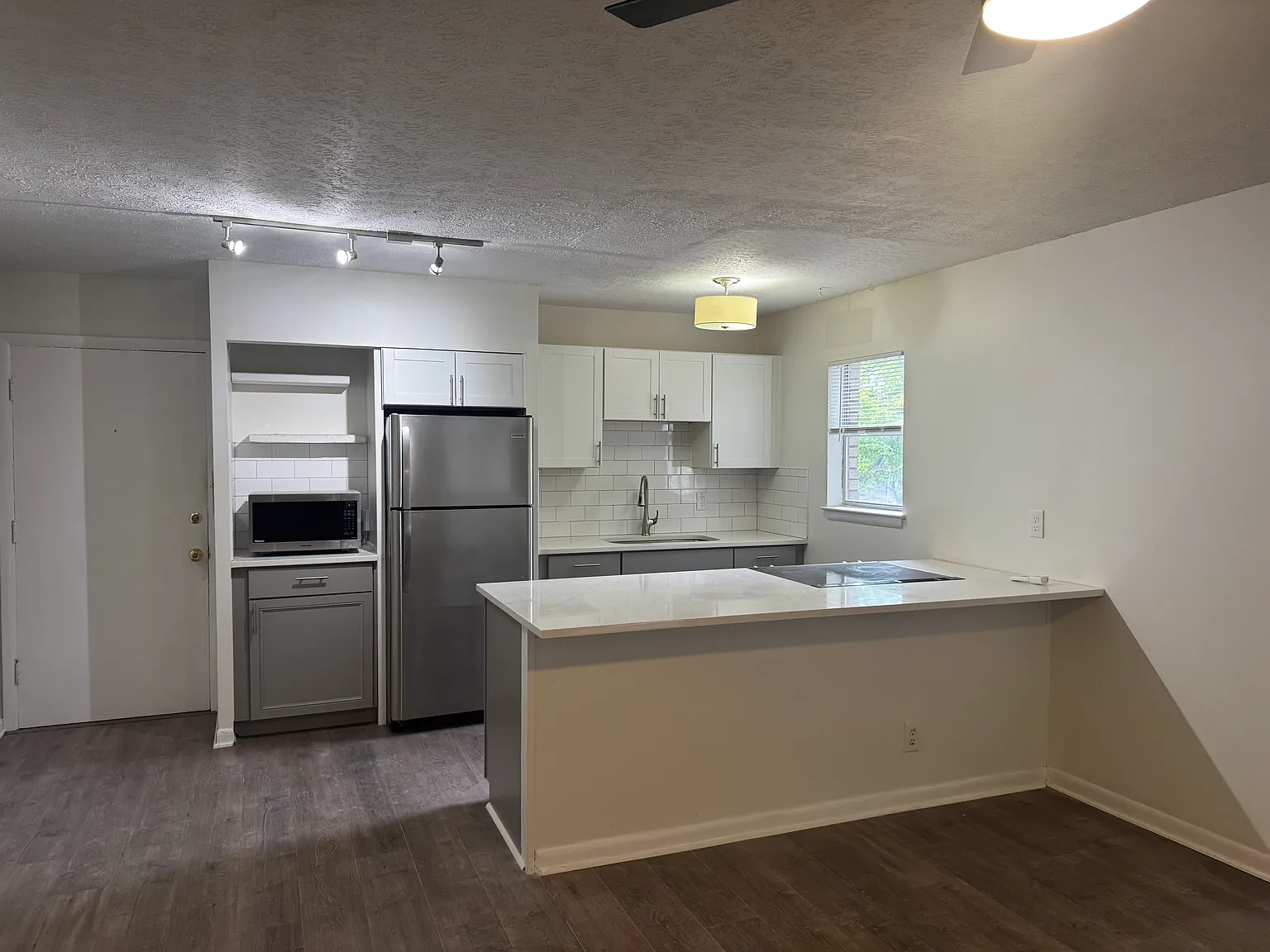1 bed, $1,375 — Photo 4