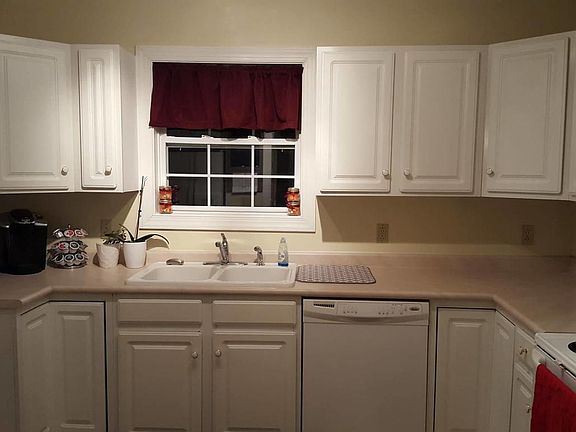 3rd image of 390 Silver Leaf Dr APT E