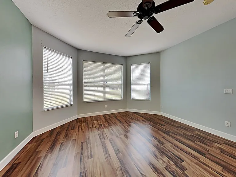 589 Errol Pkwy — Photo 9