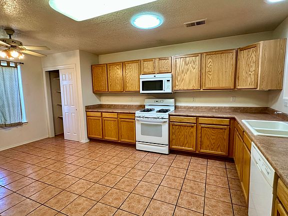 5th image of 805 Tony Sanchez Dr SE
