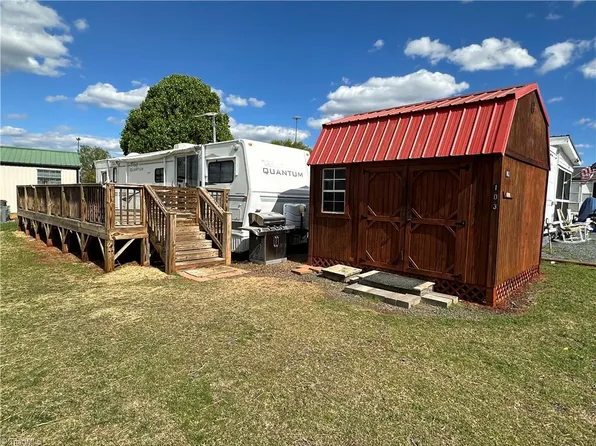 103 Gregory Dr, New London, NC 28127