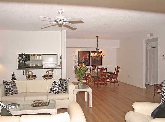 3rd image of 5817 Glencove Dr APT 401