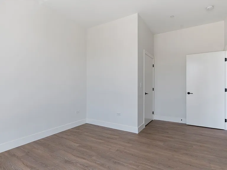 3140 Clybourn — Photo 54