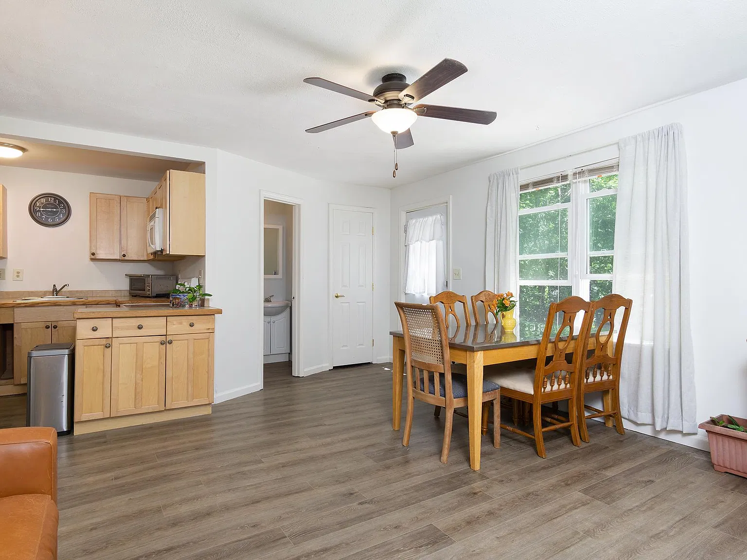 1 bed, 1.5 bath, 850 sqft, $1,200 — Photo 3
