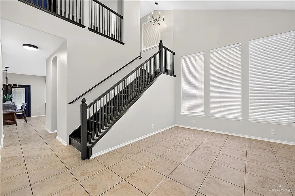4 bed, 3.5 bath, 2945 sqft, $3,000 — Photo 3