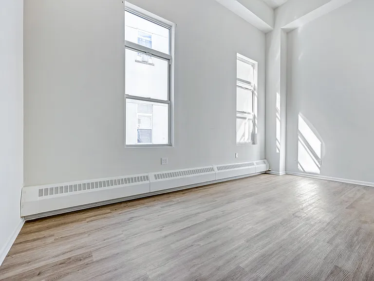 Welcome to Luckey Platt, where modern design meets spacious living. This stunning unit features abundant natural light and sleek hardwood floors, creating the perfect blank canvas for your ideal home. Don't miss outschedule your tour today!