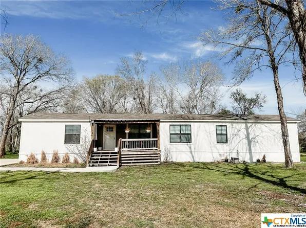 804 W Cedar St, Edna, TX 77957
