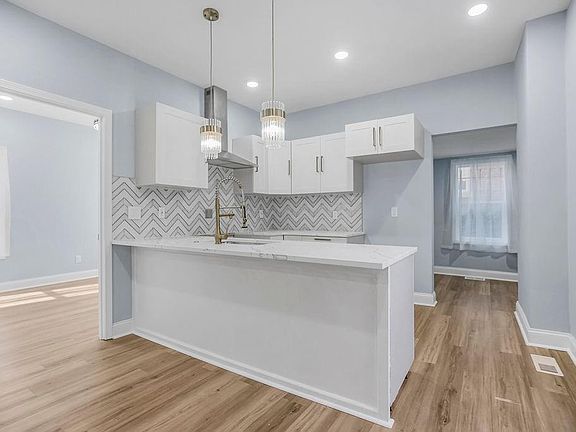 5th image of 701 Van Brunt Blvd