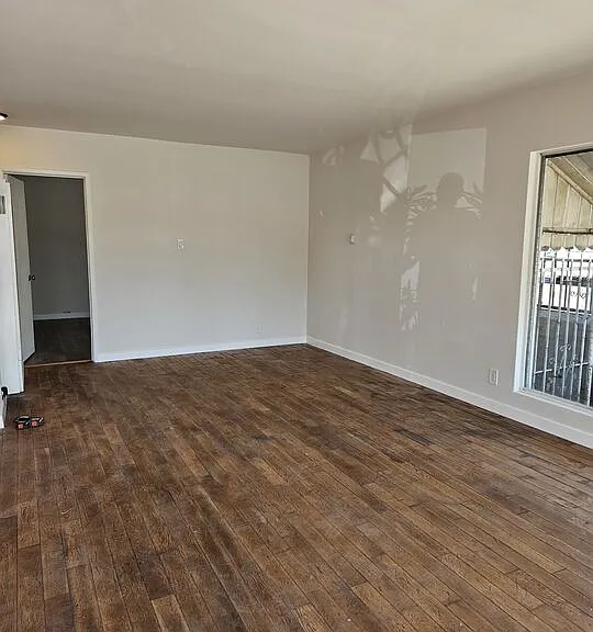 263 E 84th Pl — Photo 2