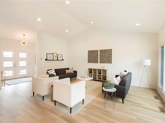 4th image of 9098 Longbrook Dr