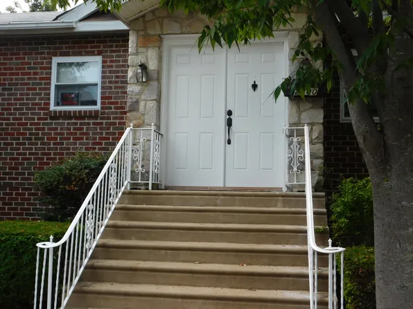 7537 Horrocks St, Philadelphia, PA 19152