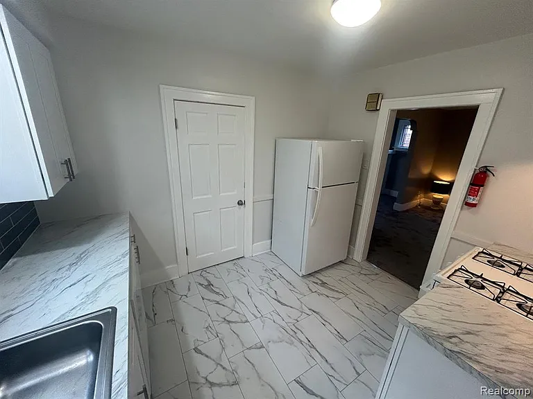 14716 Archdale St #1 — Photo 19