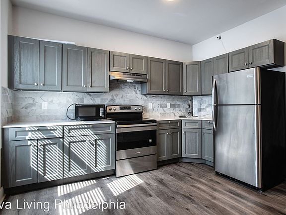 2nd image of 6143 Glenmore Ave Floor 2