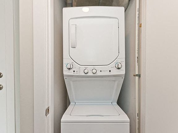 5th image of 2407 W Eastwood Ave APT 506