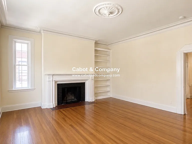 8 Fairfield St #2 — Photo 2