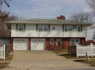 935 Southlawn Dr, Iowa City, IA 52245