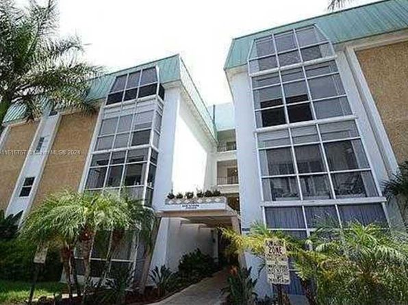 2990 NE 16th Ave APT 208